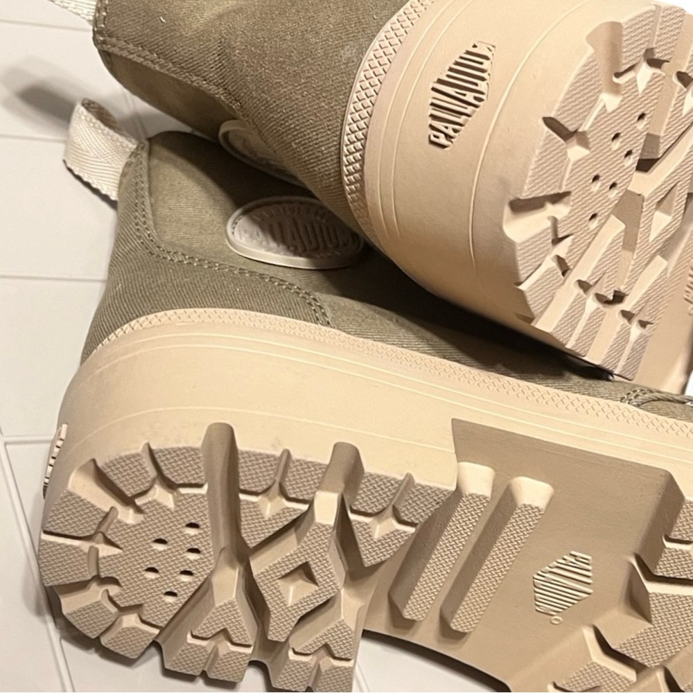 NWT, NWOB $100 Palladium High-top Sneakers - Picture 7 of 9